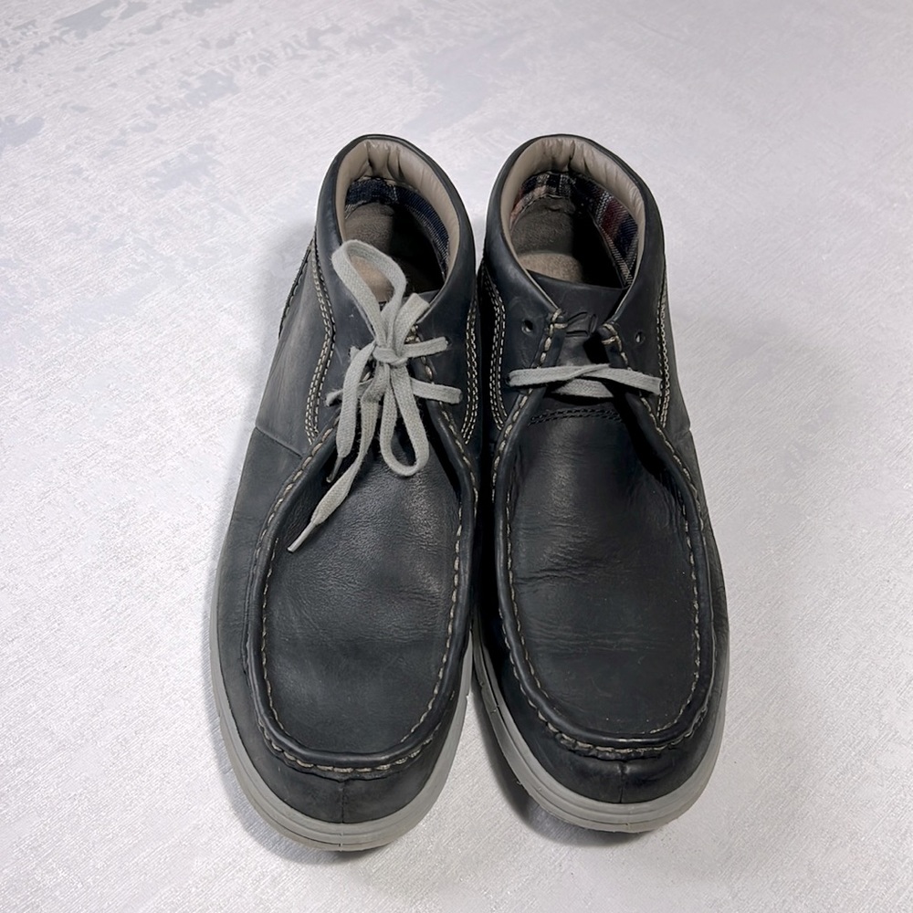 Men’s comfortable casual shoes size 10